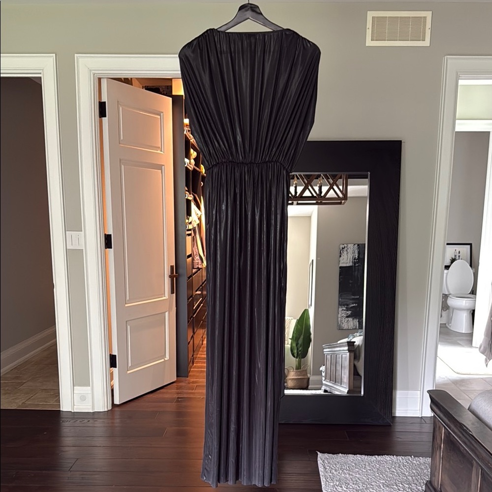 Elegant Black Maxi Dress - Picture 2 of 2